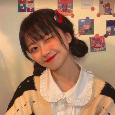 再强调一次：40岁女人，秋天尽量不要丝袜配风衣，今年流行这样穿